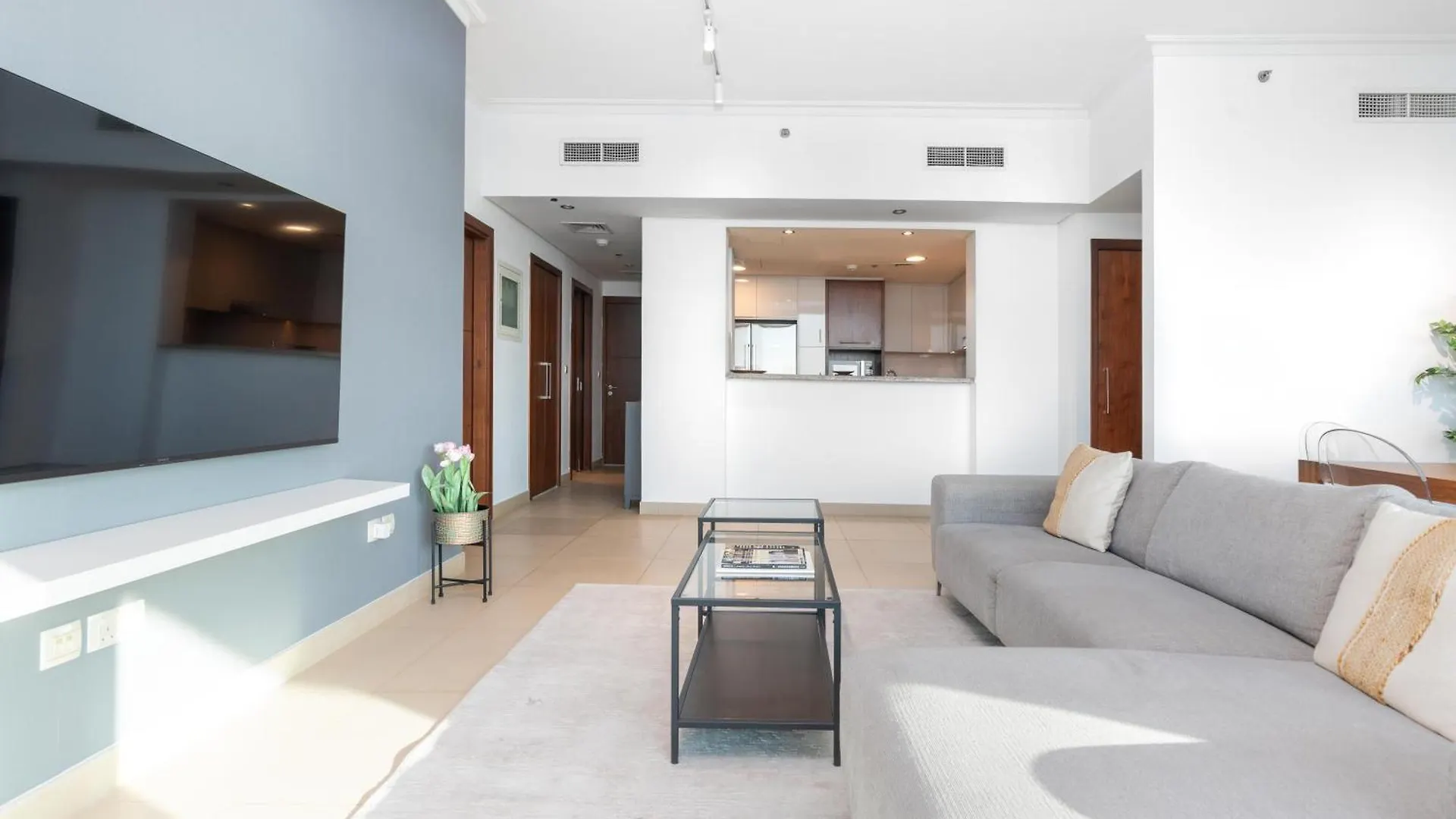 Apartment Vacay Lettings - Burj Vista Tower 1- Direct Dubai Mall Access