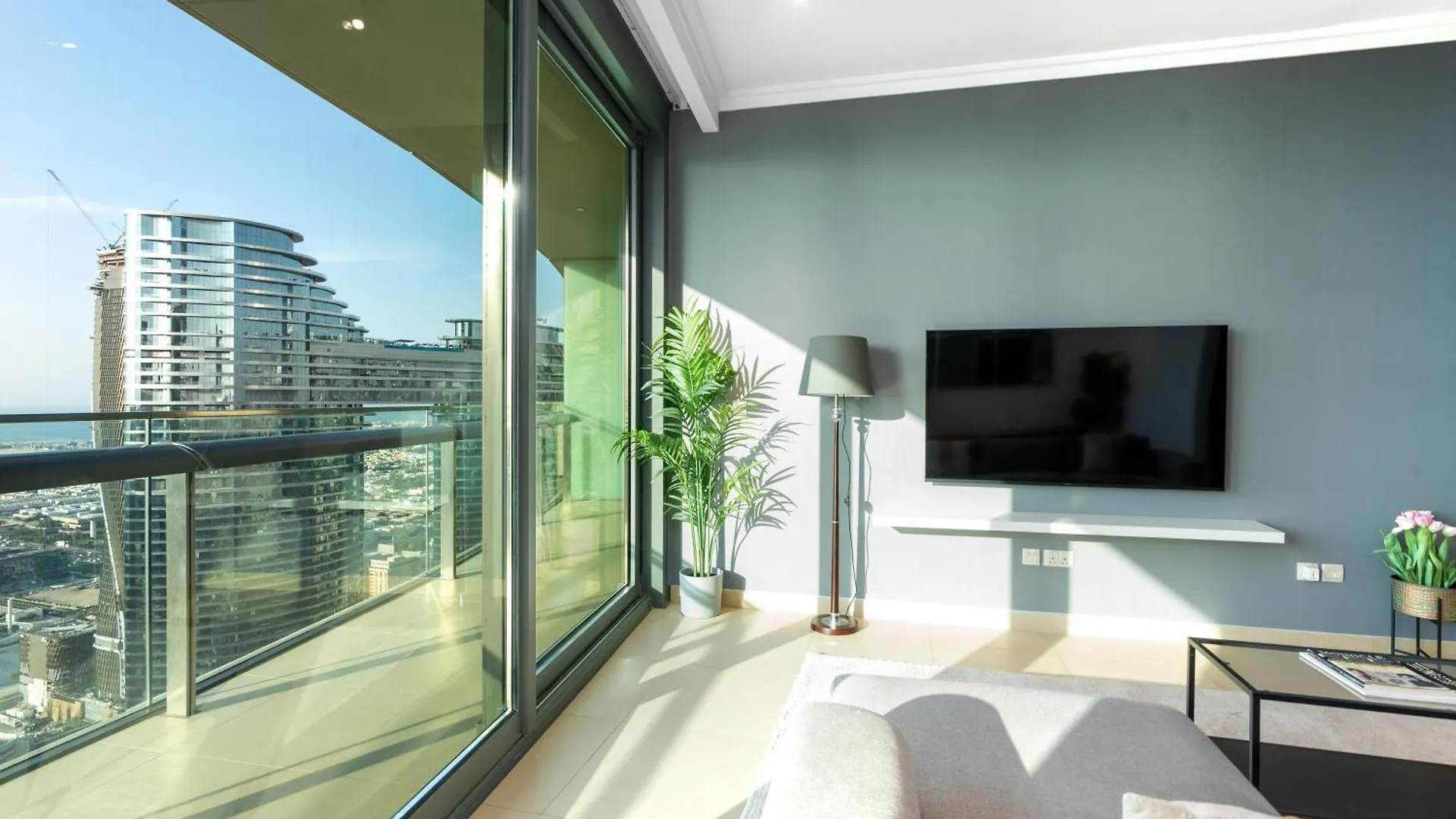 Apartment Vacay Lettings - Burj Vista Tower 1- Direct Dubai Mall Access