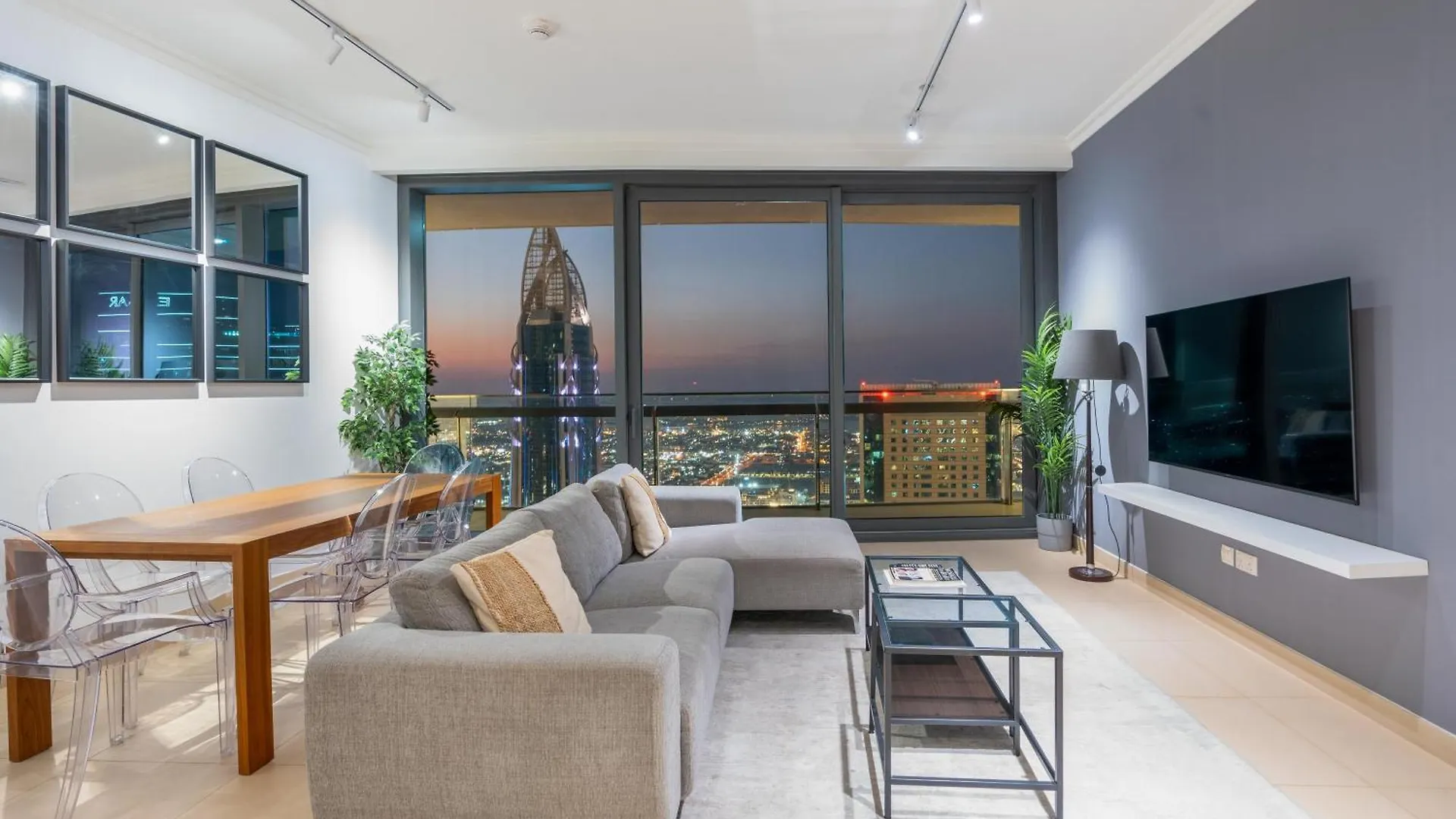 Vacay Lettings - Burj Vista Tower 1- Direct Dubai Mall Access location