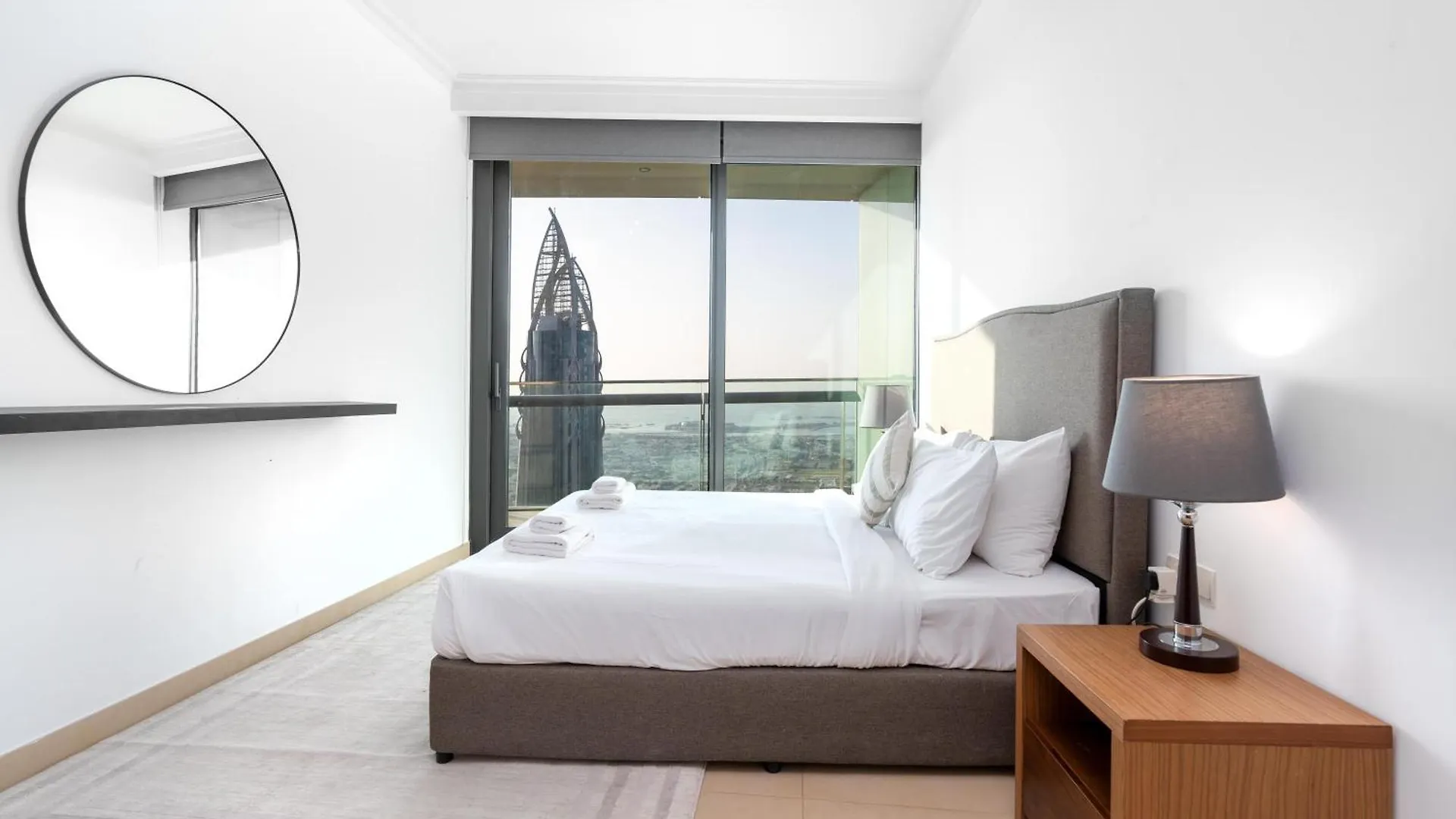 Apartment Vacay Lettings - Burj Vista Tower 1- Direct Dubai Mall Access