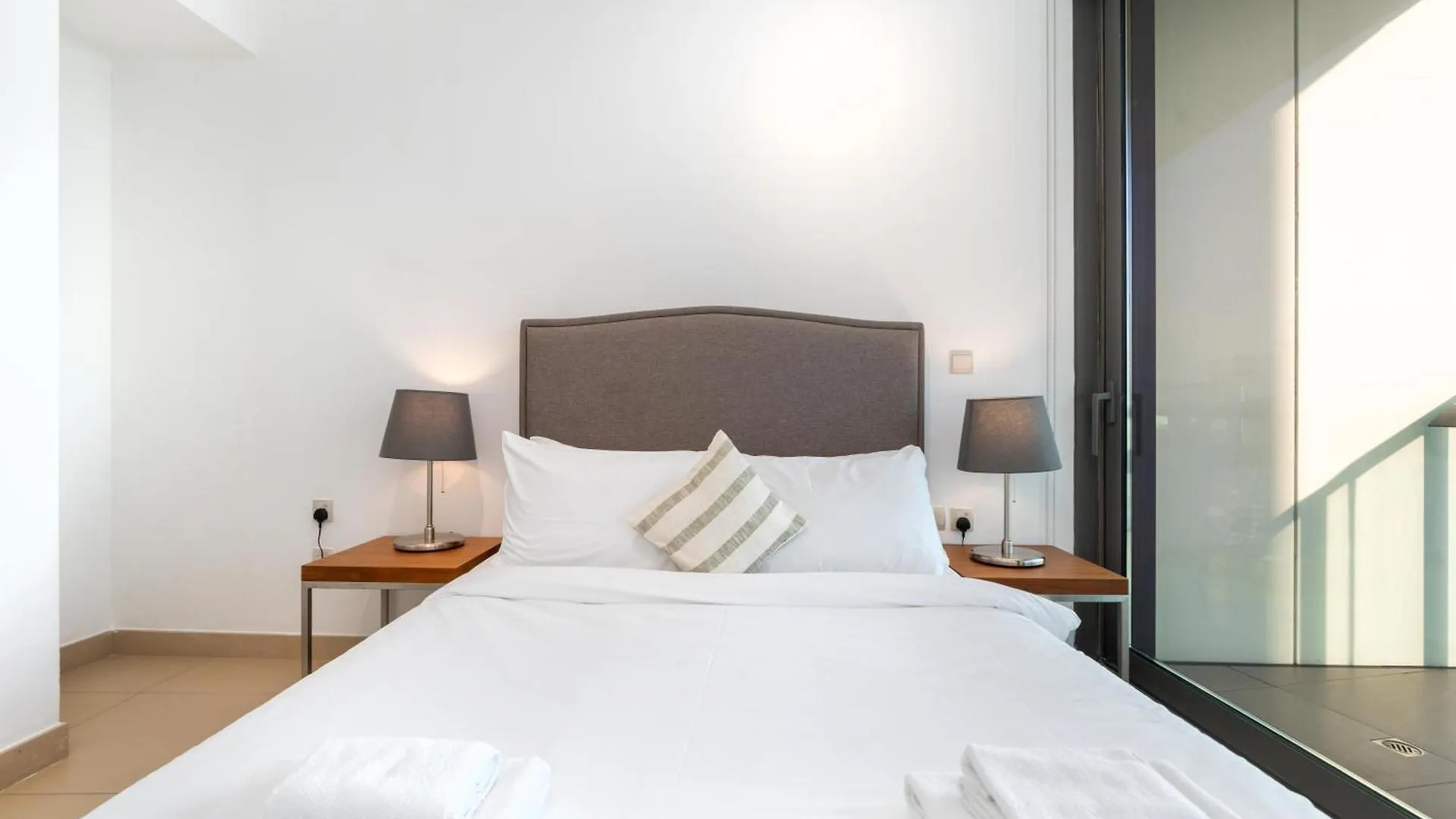 Vacay Lettings - Burj Vista Tower 1- Direct Dubai Mall Access Apartment