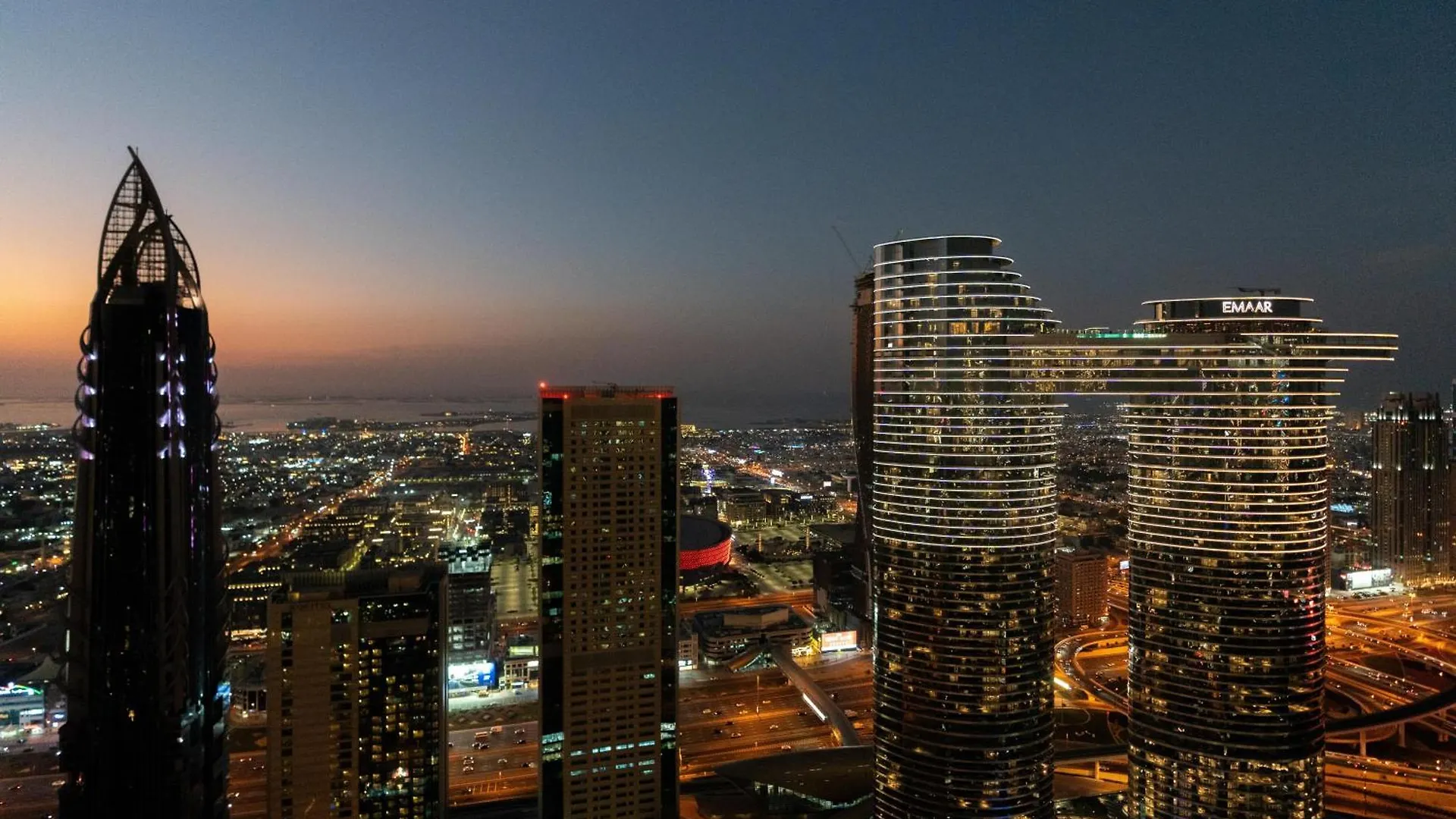 Apartment Vacay Lettings - Burj Vista Tower 1- Direct Dubai Mall Access