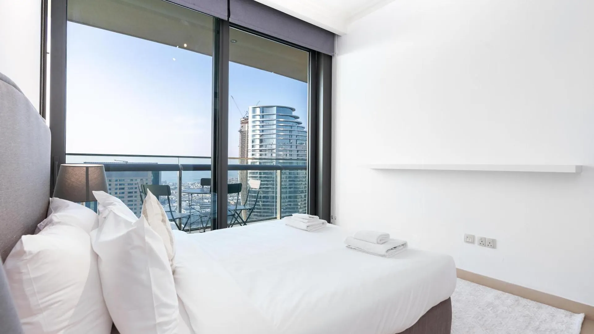 Vacay Lettings - Burj Vista Tower 1- Direct Dubai Mall Access