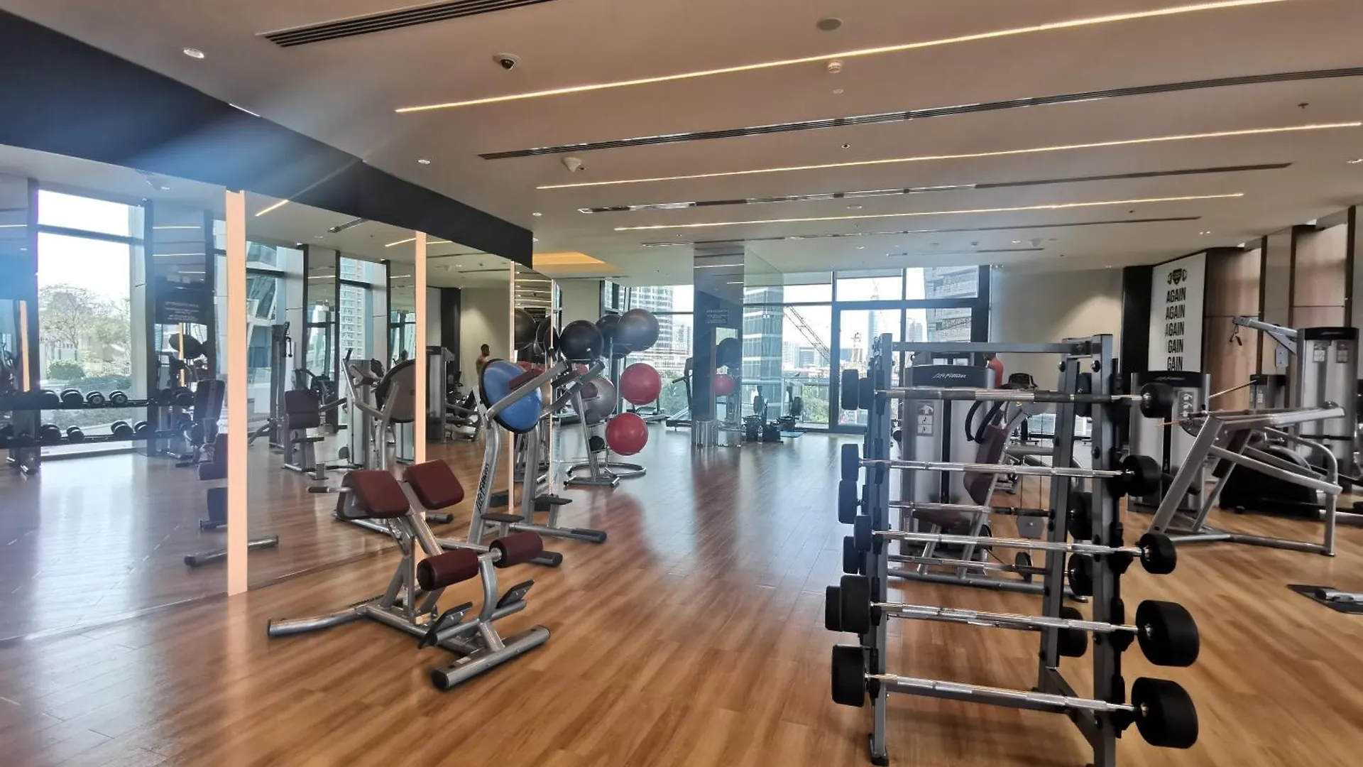 Vacay Lettings - Burj Vista Tower 1- Direct Dubai Mall Access