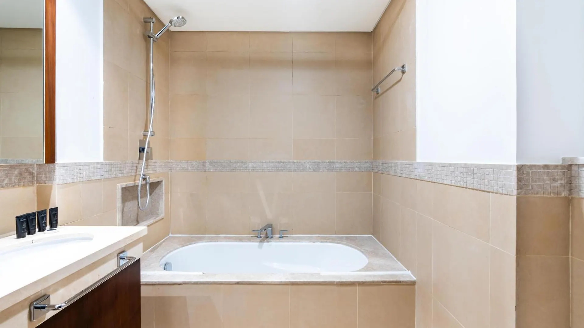 Vacay Lettings - Burj Vista Tower 1- Direct Dubai Mall Access 0*,