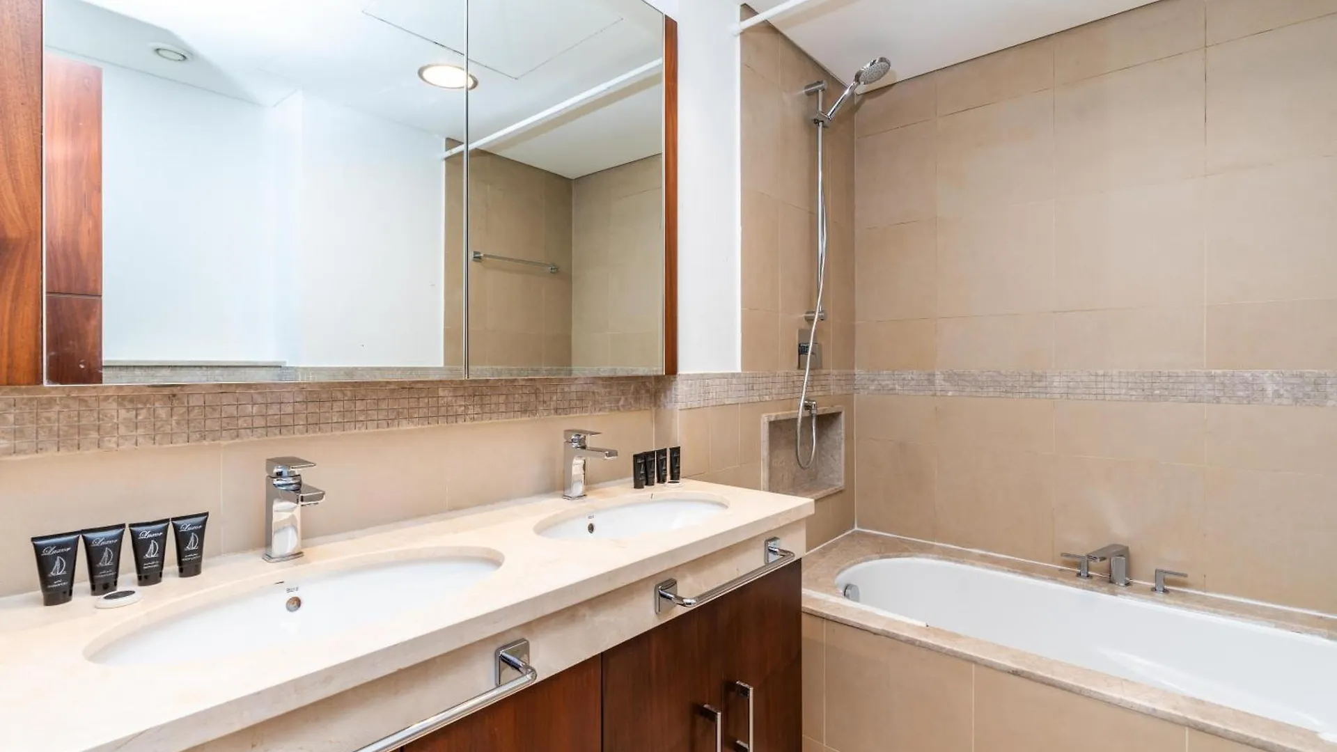 Apartment Vacay Lettings - Burj Vista Tower 1- Direct Dubai Mall Access United Arab Emirates