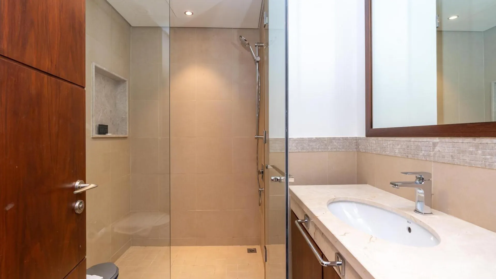 Vacay Lettings - Burj Vista Tower 1- Direct Dubai Mall Access Apartment
