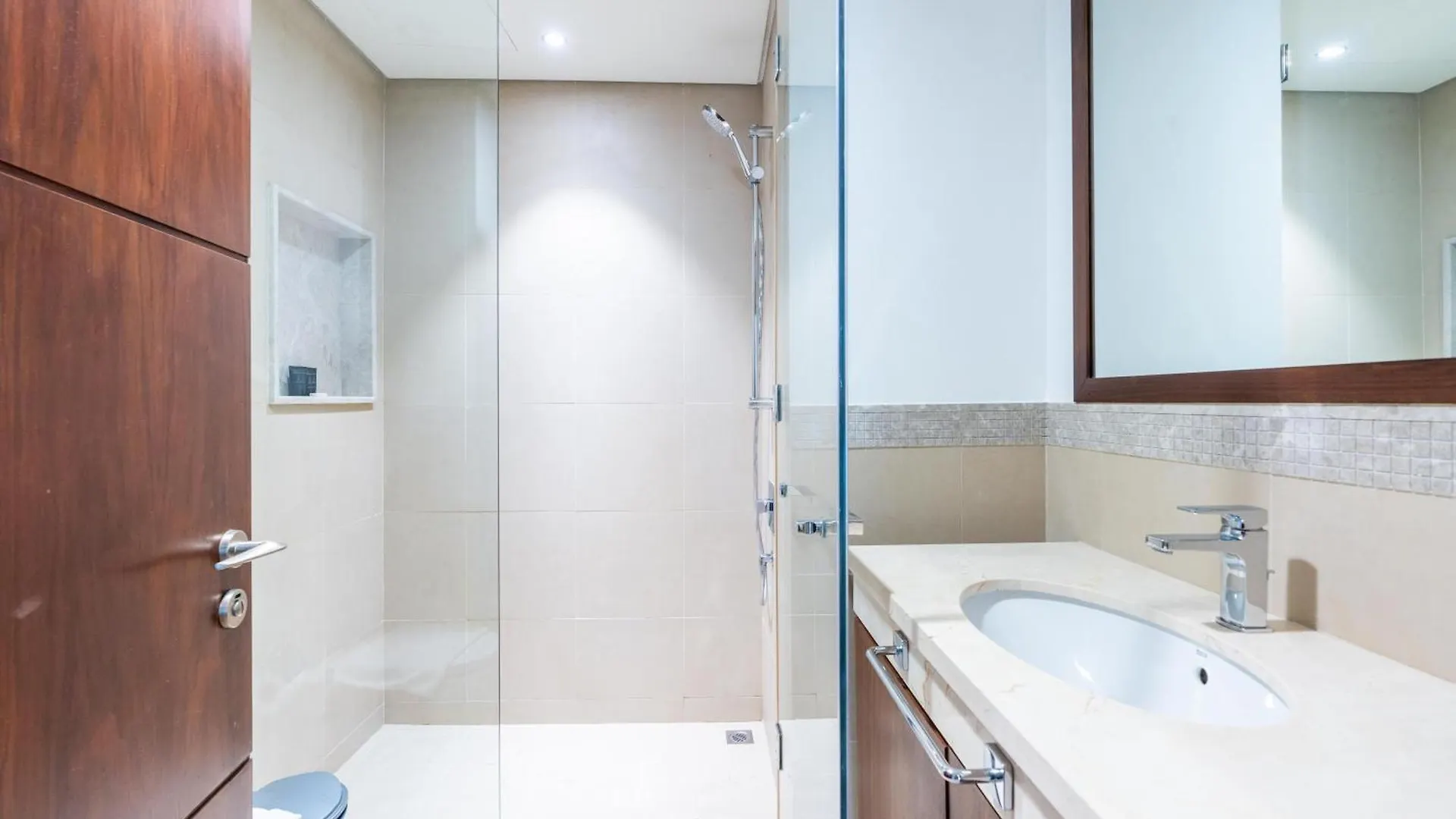 Vacay Lettings - Burj Vista Tower 1- Direct Dubai Mall Access Apartment