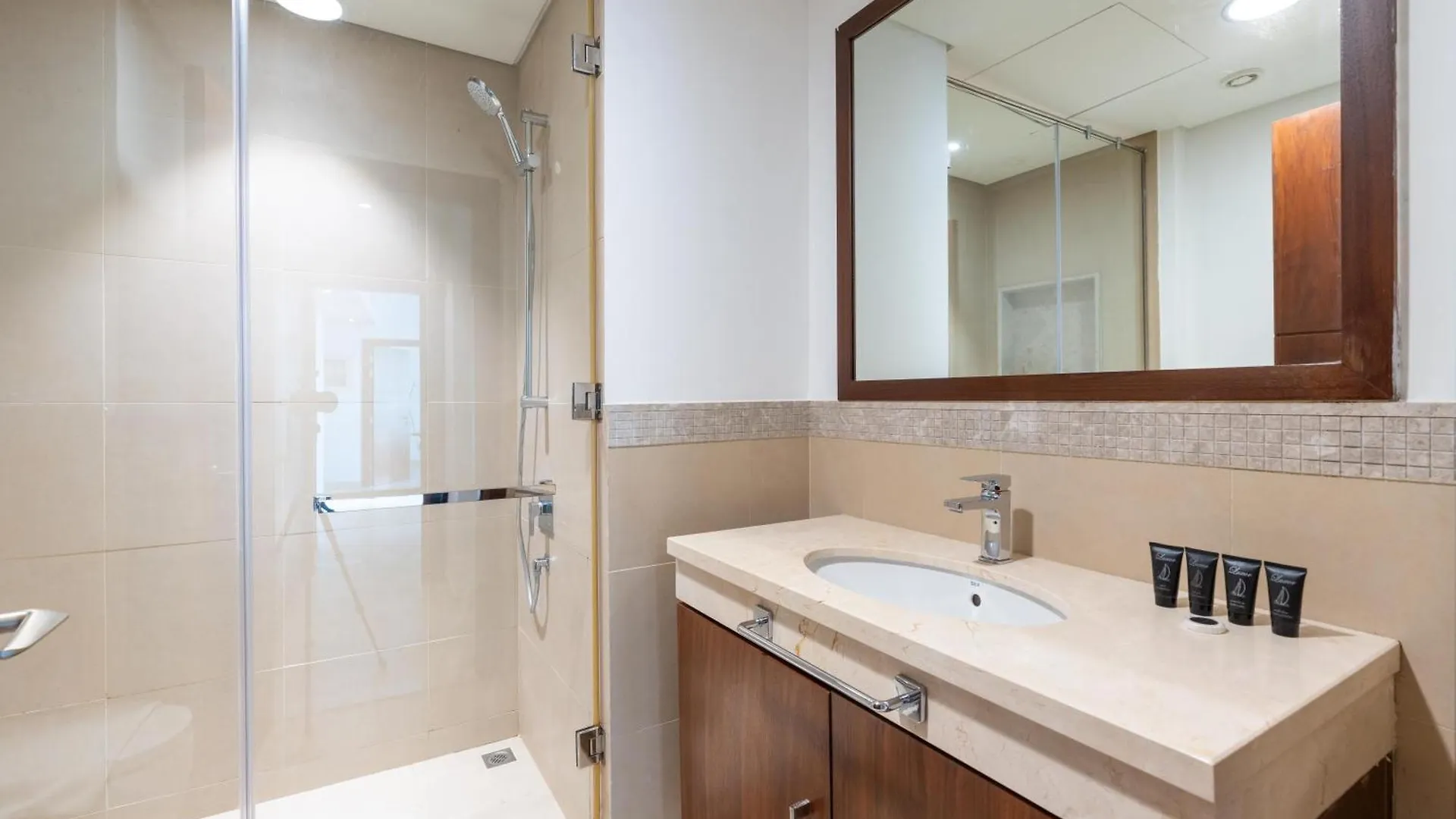Vacay Lettings - Burj Vista Tower 1- Direct Dubai Mall Access