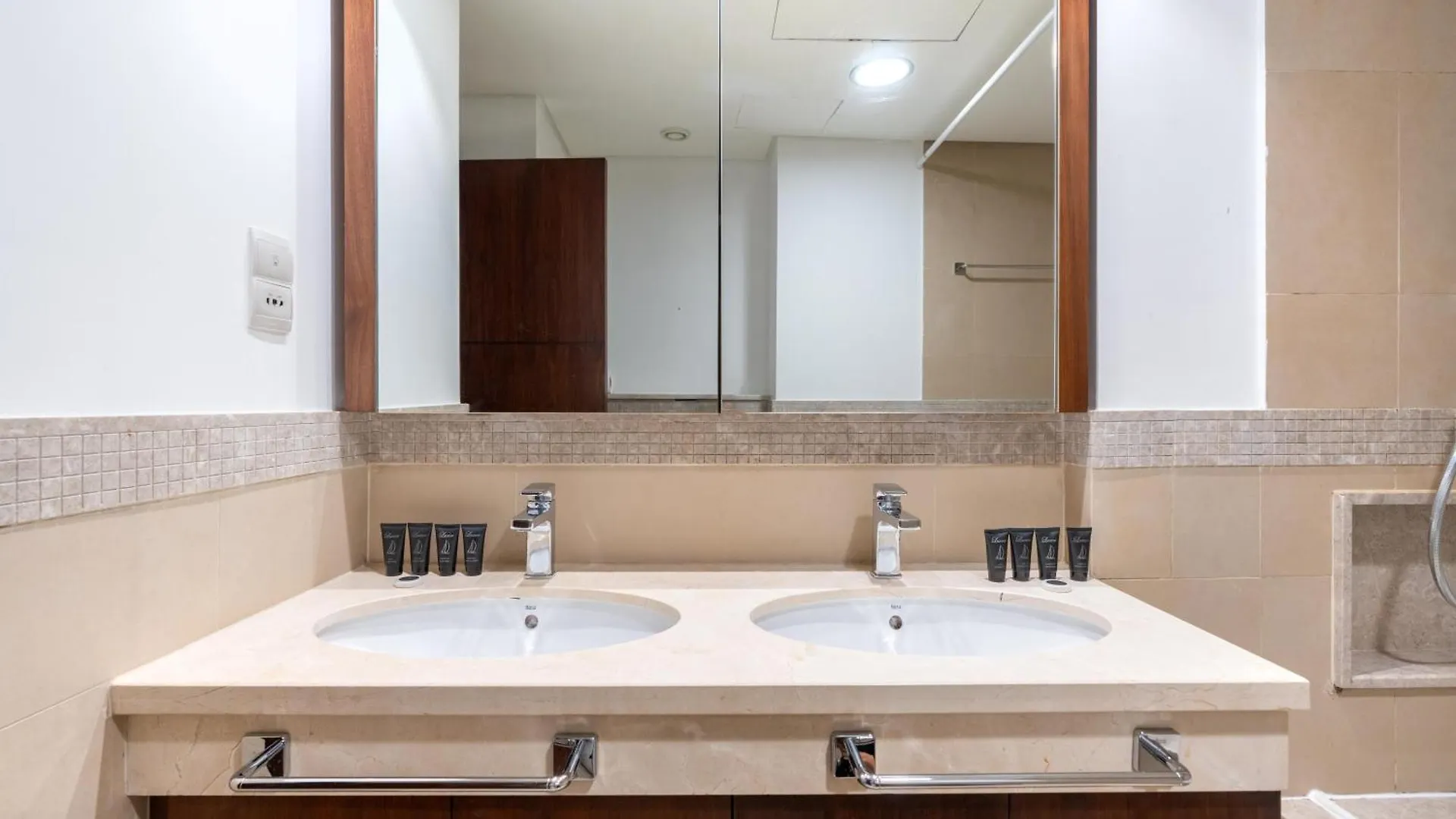 Vacay Lettings - Burj Vista Tower 1- Direct Dubai Mall Access United Arab Emirates