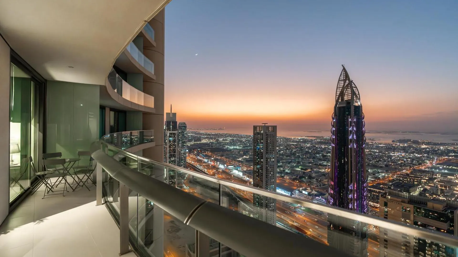Vacay Lettings - Burj Vista Tower 1- Direct Dubai Mall Access