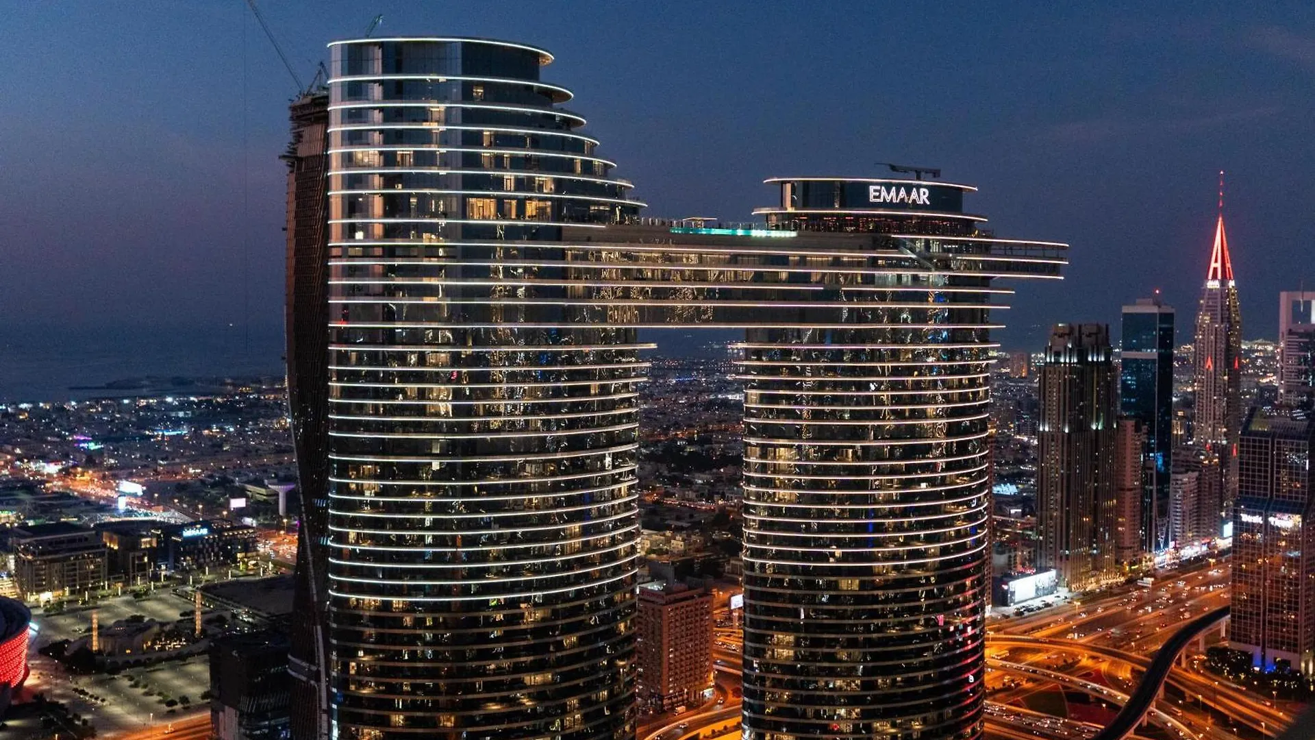 Apartment Vacay Lettings - Burj Vista Tower 1- Direct Dubai Mall Access